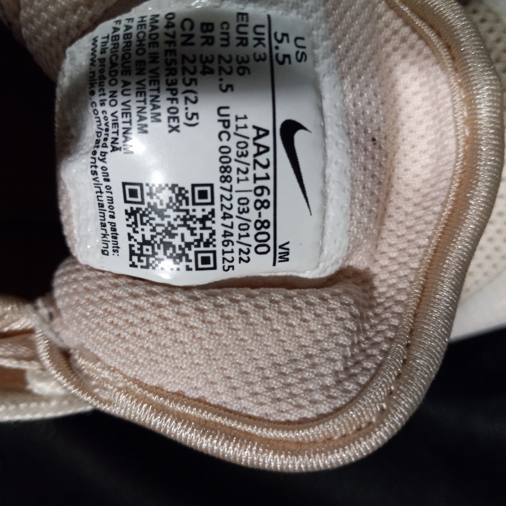 Nike - Picture 5 of 5